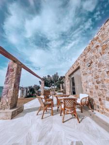 Фотография из галереи Stone built house next to the beach в Амолиани