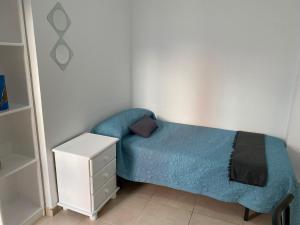 Część wypoczynkowa w obiekcie Nice rooms in a shared apartment in the centre of Corralejo Habitaciones en piso compartido