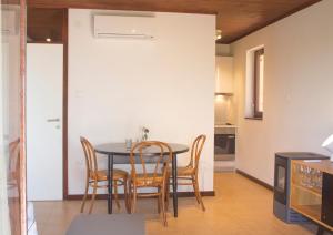 a kitchen and dining room with a table and chairs at Ljupka in Graberje Ivanićko