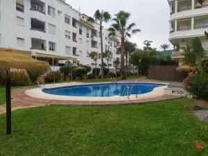 Bazén v ubytovaní BENALMAR PLAYA alebo v jeho blízkosti