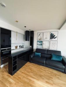 Kuchyňa alebo kuchynka v ubytovaní Prywatny Apartament z widokiem na morze Seaside Park Hotel Kołobrzeg