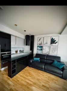 Kuchyňa alebo kuchynka v ubytovaní Prywatny Apartament z widokiem na morze Seaside Park Hotel Kołobrzeg