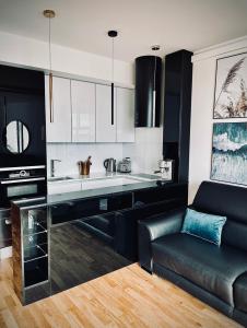 Kuchyňa alebo kuchynka v ubytovaní Prywatny Apartament z widokiem na morze Seaside Park Hotel Kołobrzeg