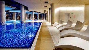 Bazén v ubytovaní Prywatny Apartament z widokiem na morze Seaside Park Hotel Kołobrzeg alebo v jeho blízkosti