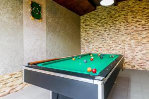 Billiards table sa Pensiunea XINELA