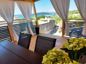 a dining room table with a view of the ocean at Mobile homes Charly in Tisno