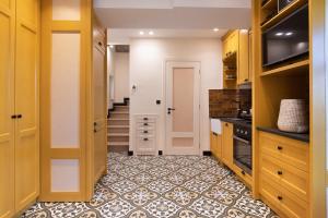 Kuchyňa alebo kuchynka v ubytovaní Polismata - Private Residences