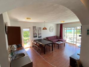 Khu vực ghế ngồi tại Croatia holidays with pool & sauna, near sandy beach - Rab Villa Agata