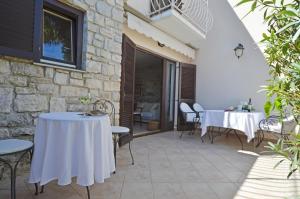Balkón nebo terasa v ubytování Sea View House Olja