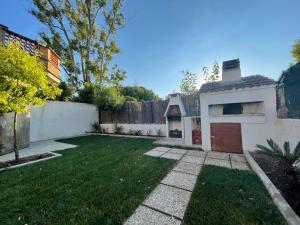 a backyard with a grass yard and a fence at Climbing House Chèrie Madeleine in Lido Di Fondi