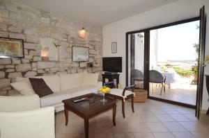 TV a/nebo společenská místnost v ubytování Sea View House Olja