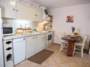 Η κουζίνα ή μικρή κουζίνα στο Villa Braou