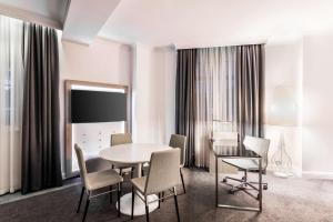 Radisson Blu Hotel, Leeds City Centre的休息区