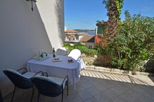 Balkón nebo terasa v ubytování Sea View House Olja