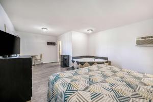 TV a/nebo společenská místnost v ubytování Motel 6-Toms River, NJ