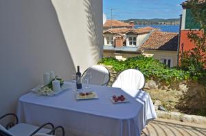 Balkón nebo terasa v ubytování Sea View House Olja