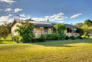 a house with a lawn in front of it at Cottages on Lovedale - Cottage No. 2 in Lovedale