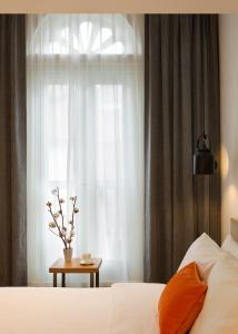 Postel nebo postele na pokoji v ubytování Hotel Clover 769 North Bridge Road