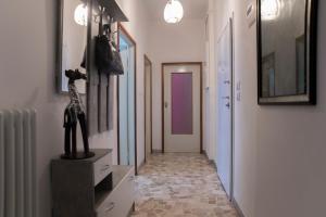 Telewizja i/lub zestaw kina domowego w obiekcie FLY HOUSE BOLOGNA...un appartamento al volo