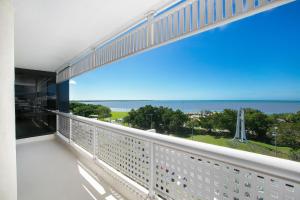 A balcony or terrace at Cairns Luxury Waterfront Apartment