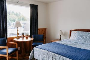 Postel nebo postele na pokoji v ubytování Blue Moon Motel