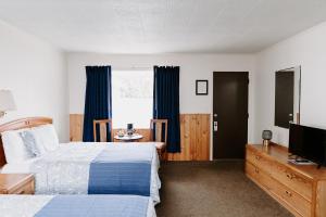 Postel nebo postele na pokoji v ubytování Blue Moon Motel