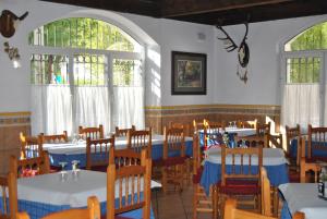 A restaurant or other place to eat at Hostal Rural Amador