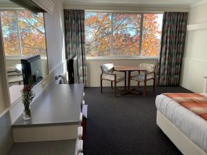Postel nebo postele na pokoji v ubytování Parklane Motel