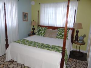 מיטה או מיטות בחדר ב-Rollezz Villas Beach Resort