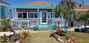 Kebun di luar Rollezz Villas Beach Resort