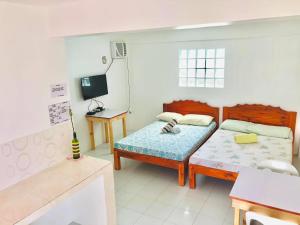 Katil atau katil-katil dalam bilik di RB Baruiz "Hideaway" Inn - Cebu South