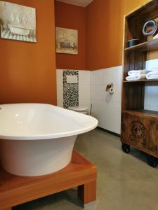 Ett badrum på Posthoorn Lodge