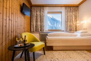 Postel nebo postele na pokoji v ubytování BOUTIQUEHOTEL das edelweiss