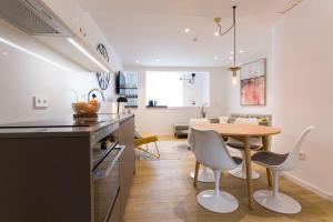 Η κουζίνα ή μικρή κουζίνα στο SEIS ALDABAS Apartamentos +67 φωτογραφίες
