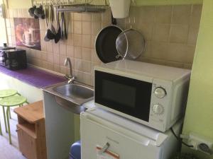 Kuchyň nebo kuchyňský kout v ubytování Balatongyöngye vendégház
