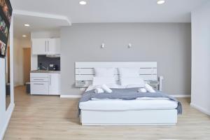 Postel nebo postele na pokoji v ubytování Hamburg Nord Apartments + 37 fotografií