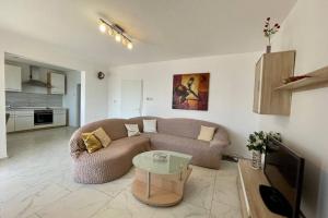 Η κουζίνα ή μικρή κουζίνα στο Holiday House Sea View