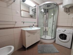 Kúpeľňa v ubytovaní Villa Sara + 34 fotografií