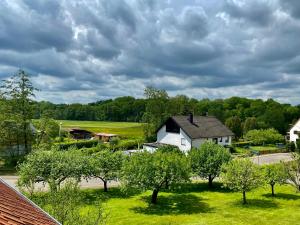 an overhead view of a white house and trees at Ferienwohnung Dörrwies in Sankt Wendel