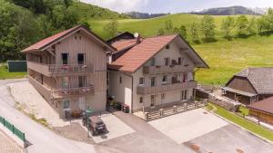 Gallery image of Alpine Appartement Top 8 by AA Holiday Homes in Tauplitz