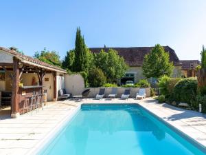 Bassein majutusasutuses Splendid Holiday Home in D gagnac with heated Swimming Pool and jacuzzi või selle lähedal