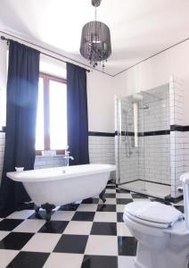 Ένα μπάνιο στο AN Deluxe Suites +27 φωτογραφίες