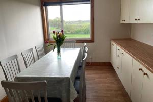 Η κουζίνα ή μικρή κουζίνα στο Galloway Farmstay Broughton +24 φωτογραφίες