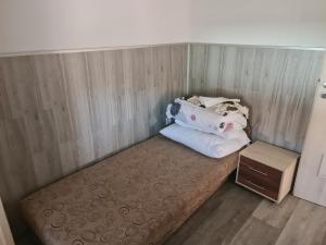 Postel nebo postele na pokoji v ubytování Vaddinszó lak