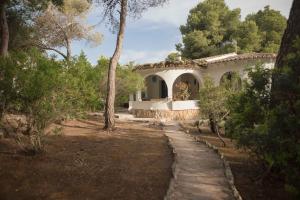 a house in the woods with a path leading to it at Quinta la Sal in Jávea