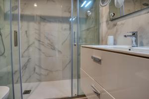 Kúpeľňa v ubytovaní Albatros Apartament per 5 persones en ple centre amb gran terrassa i aparcament a 5 minuts de la Platja Gran