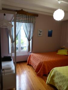 Кровать или кровати в номере Casa Cástor O Valadouro Galicia