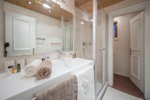 Koupelna v ubytování Arlsuites