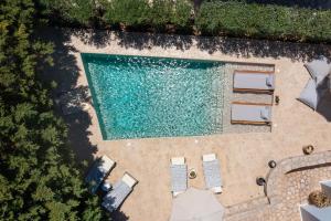 an overhead view of a swimming pool with lounge chairs at Villa Alyko in Aliko Beach