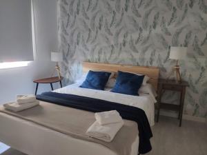 Posteľ alebo postele v izbe v ubytovaní Apartamento de diseño en la playa + 16 fotografií